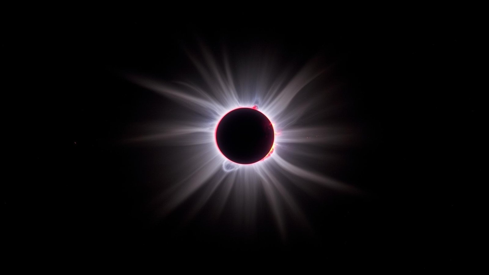 Éclipse solaire totale — couronne solaire visible